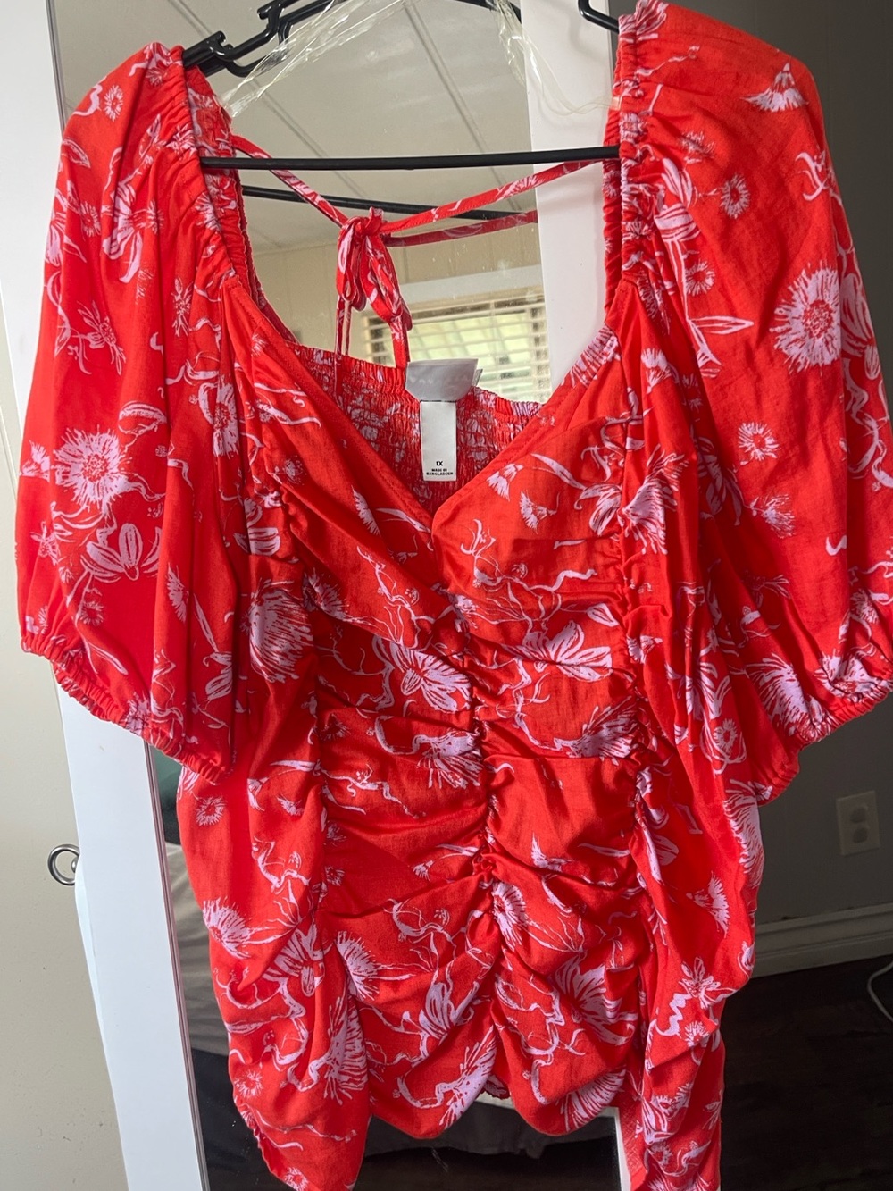 Ava & Viv Red Floral Ruched Puff Sleeve Blouse